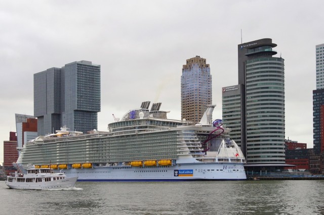 Harmony of the Seas cruise ship (photo by kees torn, via Wikimedia Commons)