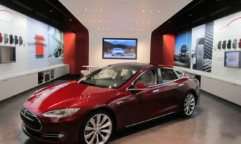Tesla's losses mount, but company plans to open one new showroom every four days