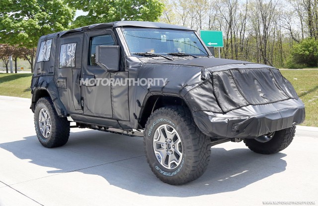 2018 Jeep Wrangler Ultimate spy shots - Image via S. Baldauf/SB-Medien