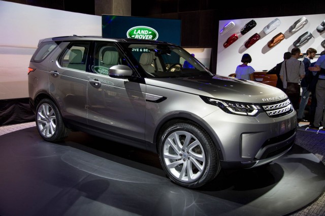 2017 Land Rover Discovery, 2016 Paris Auto Show