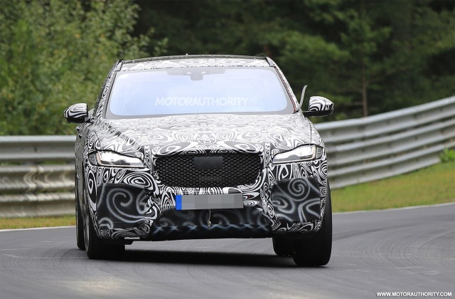 2019 Jaguar F-Pace SVR spy shots - Image via S. Baldauf/SB-Medien