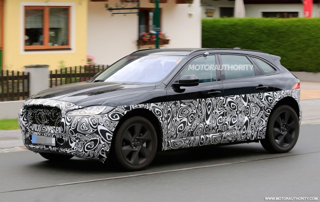 Jaguar electric SUV test mule spy shots - Image via S. Baldauf/SB-Medien