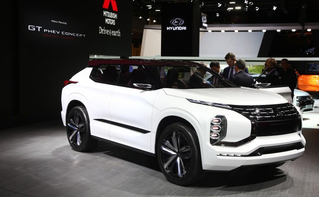 Mitsubishi GT-PHEV concept, 2016 Paris auto show