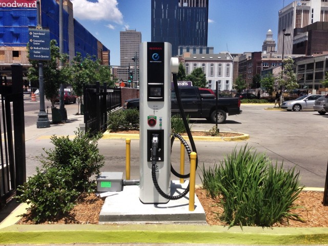 Nissan unveils New Orleans' first public charging station for electric cars (photo: Richard Read) Nissan unveils New Orleans' first public charging station for electric cars (photo: Richard Read)