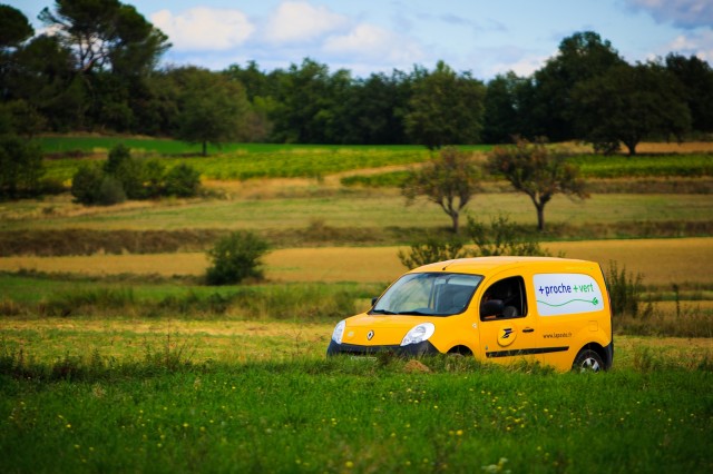 Renault 'HyKangoo' electric delivery van with Symbio FCell hydrogen fuel-cell range extender
