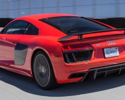 2017 Audi R8 V10 (Plus) Hot Lap! – 2016 Best Driver’s Car Contender