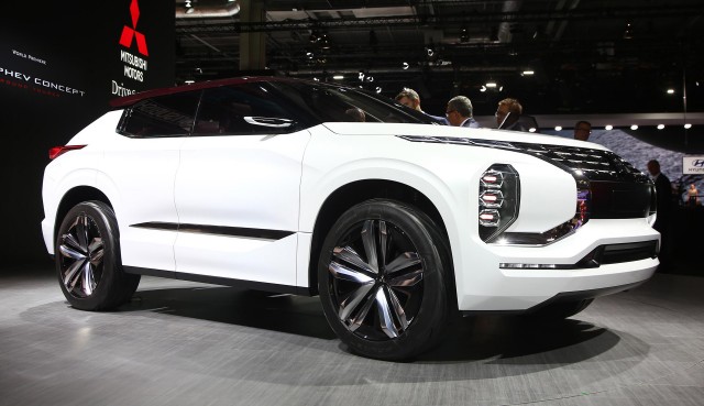 Mitsubishi GT-PHEV concept, 2016 Paris auto show