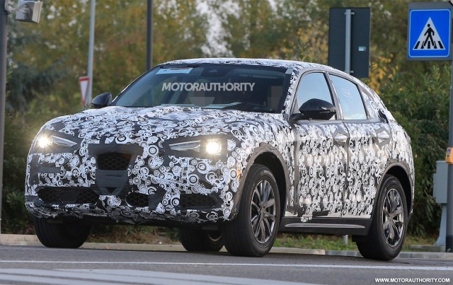 2018 Alfa Romeo Stelvio spy shots - Image via S. Baldauf/SB-Medien