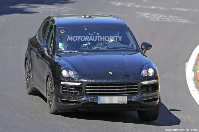 2018 Porsche Cayenne spy shots - Image via S. Baldauf/SB-Medien