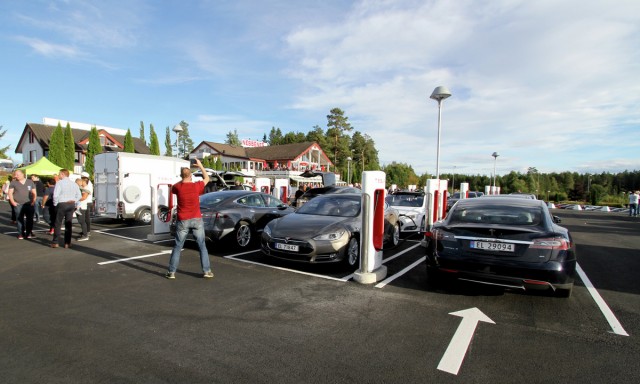 DC fast-charging site in Nebbenes, Norway [photo: Norsk elbilforening]