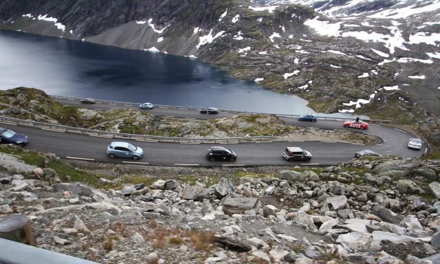 Electric-car rally in Geiranger, Norway [Image: Norsk elbilforening via Flickr]