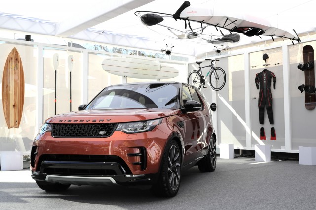 2017 Land Rover Discovery makes US debut in Venice