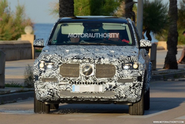 2019 Mercedes-Benz GLE spy shots - Image via S. Baldauf/SB-Median