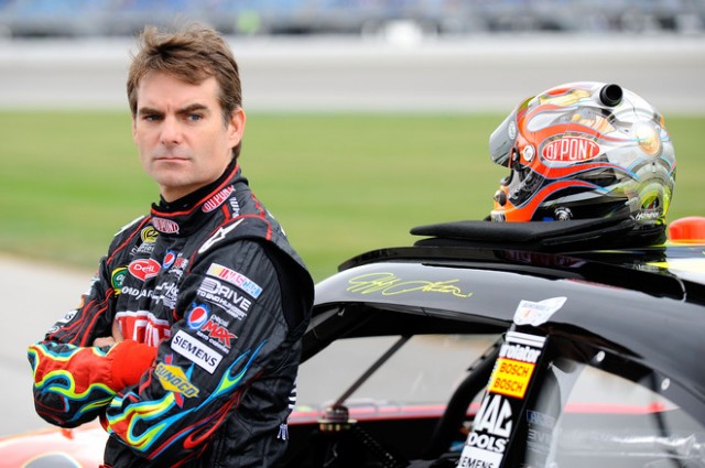 Jeff Gordon has only one mission in mind: winning that fifth Cup title. Image via NASCAR.
