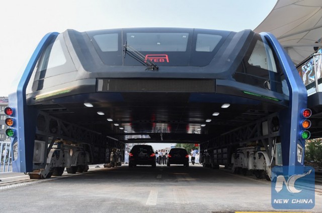 Transit Elevated Bus (TEB) - Image via China Xinhua News Transit Elevated Bus (TEB) - Image via China Xinhua News