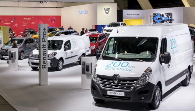 2017 Renault Master ZE and Kangoo ZE (background) electric delivery vans 2017 Renault Master ZE and Kangoo ZE (background) electric delivery vans
