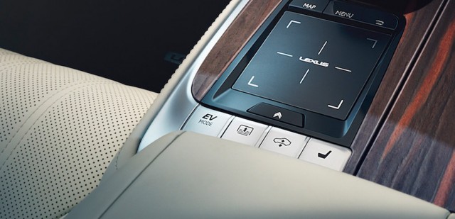 2018 Lexus LS center console with “EV MODE” button