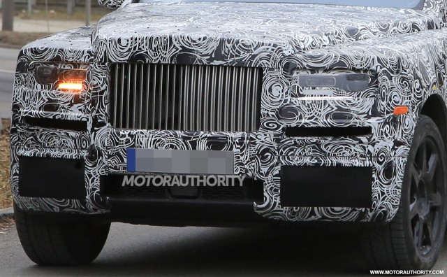 2018 Rolls-Royce SUV (Project Cullinan) spy shots - Image via S. Baldauf/SB-Medien
