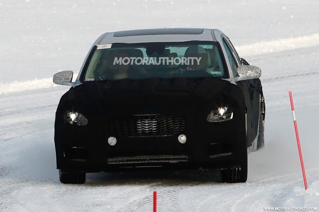 2019 Kia K900 spy shots - Image via S. Baldauf/SB-Medien