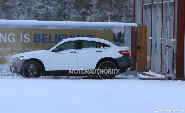 2020 Mercedes-Benz EQC test mule spy shots - Image via S. Baldauf/SB-Medien