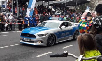 Ford Mustang police car leads 2017 Cologne Carnival parade
