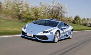Italian Highway Patrol takes delivery of Lamborghini Huracán Polizia