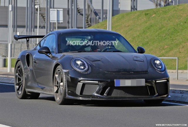 2018 Porsche 911 GT3 RS facelift spy shots - Image via S. Baldauf/SB-Medien