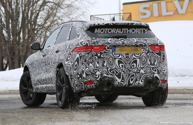 2019 Jaguar F-Pace SVR spy shots - Image via S. Baldauf/SB-Medien