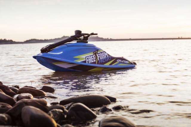 Free Form Factory Gratis X1 electric jet ski