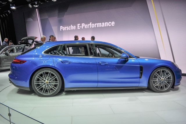 2018 Porsche Panamera Sport Turismo, 2017 Geneva auto show