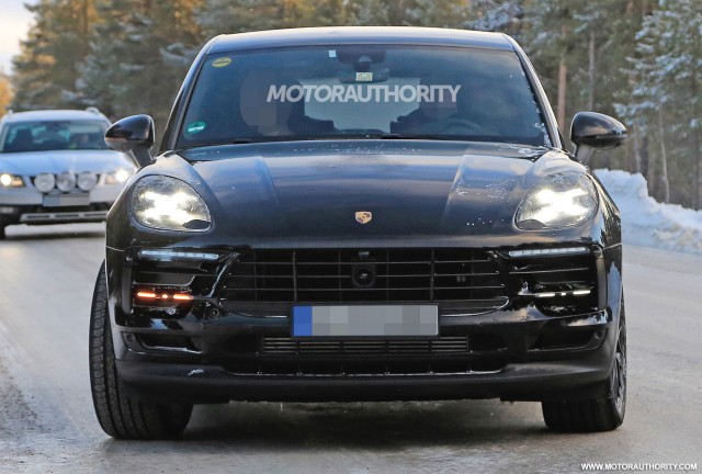 2019 Porsche Macan facelift spy shots - Image via S. Baldauf/SB-Medien