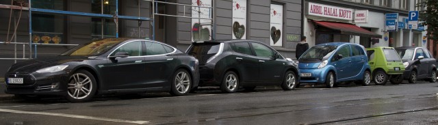 Electric cars parked on the streets of Oslo, Norway [photo: Wikimedia Comons]
