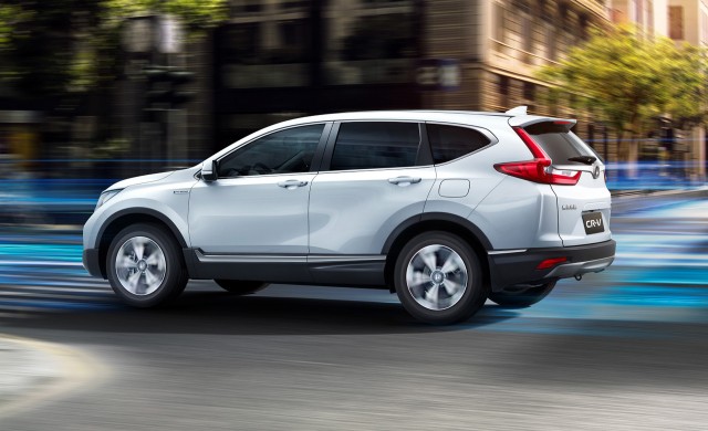 Honda CR-V Hybrid introduced at 2017 Shanghai auto show
