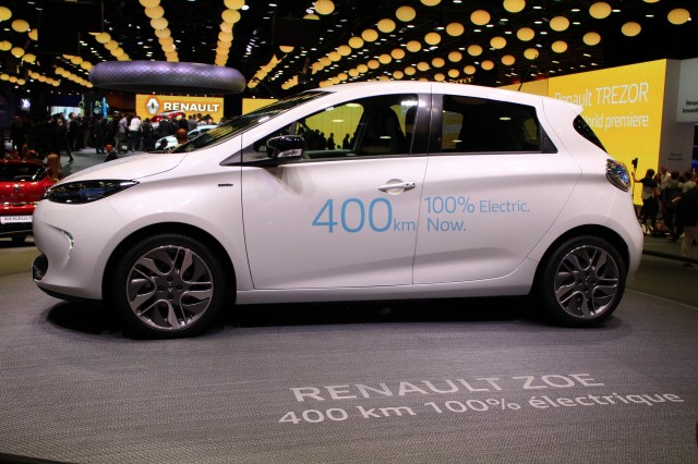 Longer-range Renault Zoe electric car, introduced at 2016 Paris Motor Show