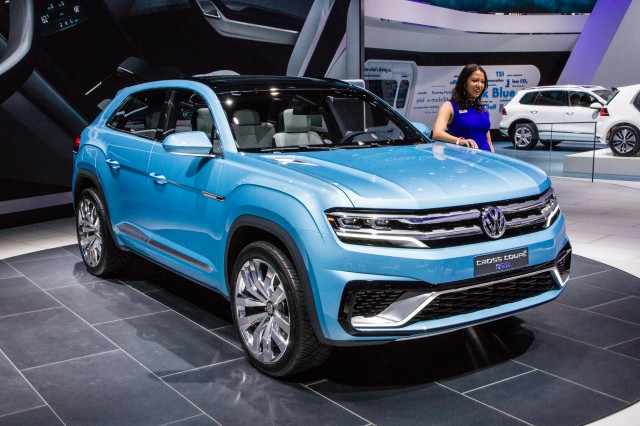 Volkswagen Cross Coupe GTE Concept live photos, 2015 Detroit Auto Show