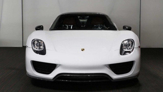 Brand new Porsche 918 Spyder for sale with Weissach package