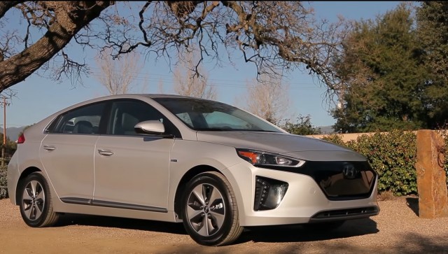 2017 Hyundai Ioniq Electric - frame from video road test