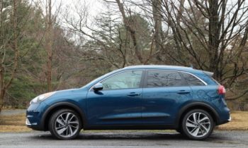 Chatbot for Kia Niro hybrid vs driving the actual car