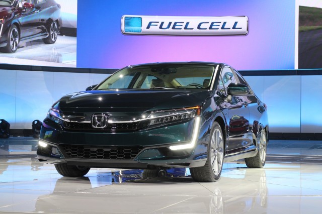 2018 Honda Clarity Plug-In Hybrid debuts at 2017 New York auto show