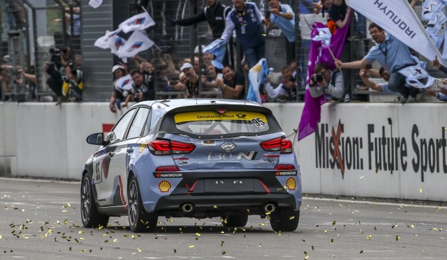 2018 Hyundai i30 N races in the 2017 24 Hours Nürburgring
