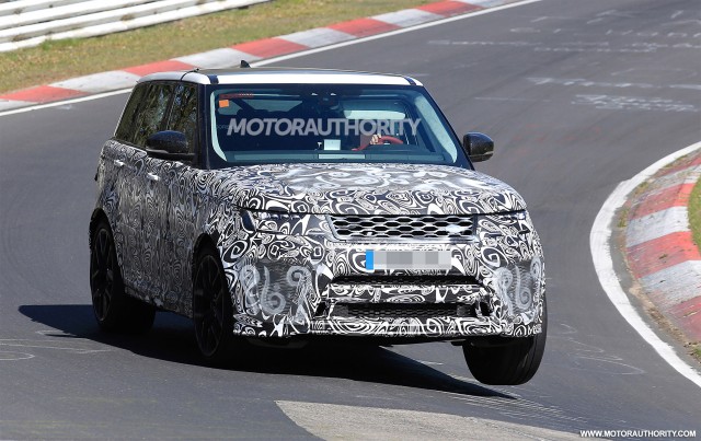 2018 Land Rover Range Rover Sport SVR facelift spy shots - Image via S. Baldauf/SB-Medien