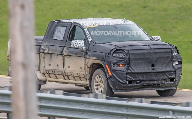 2019 Chevrolet Silverado 1500 spy shots - Image via S. Baldauf/SB-Medien