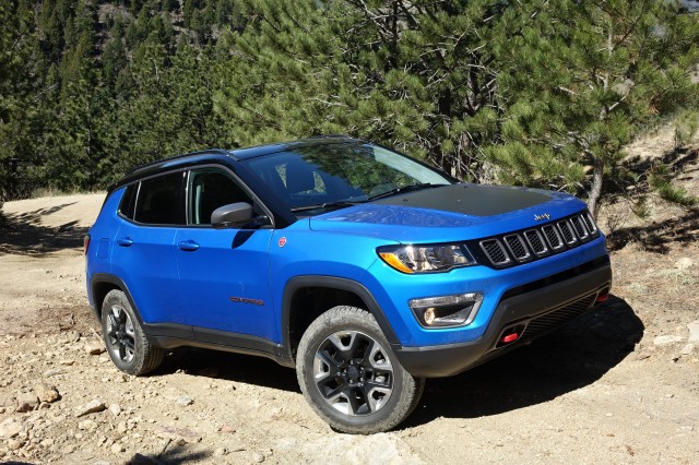 2017 Jeep Compass Trailhawk off-road