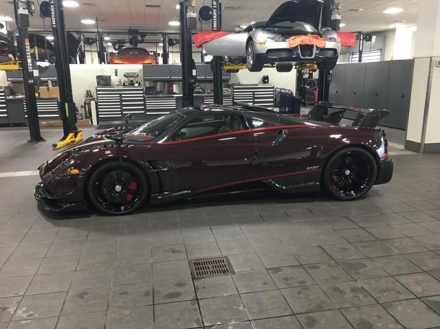Red carbon fiber Pagani Huayra BC Image: @vtm_theking_4