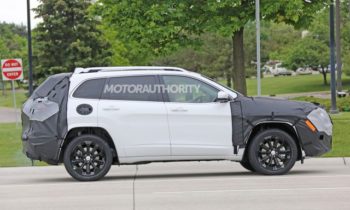Jeep Cherokee spy shots, BMW 8-Series live shots, Civic Type R pricing: Car News Headlines