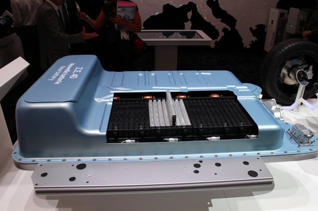 Longer-range Renault Zoe electric car, introduced at 2016 Paris Motor Show