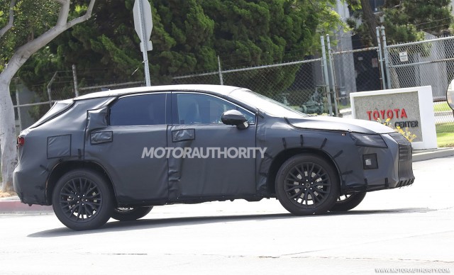 Lexus RX with third-row seats spy shots - Image via S. Baldauf/SB-Medien