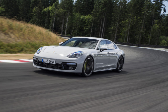 2018 Porsche Panamera Turbo S E-Hybrid