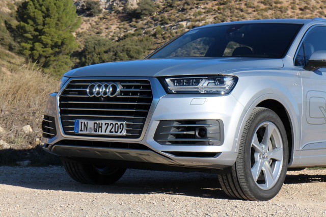 Audi Q7 e-Tron 3.0 TDI Quattro (European model), Madrid, Nov 2015