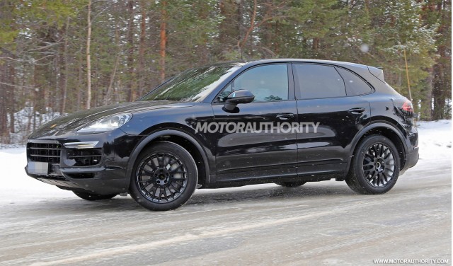 2018 Porsche Cayenne spy shots - Image via S. Baldauf/SB-Medien